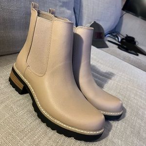 Woman’s Celina Boots SIZE 9.5! WORN ONE TIME! Perfect for stylish winter boots!